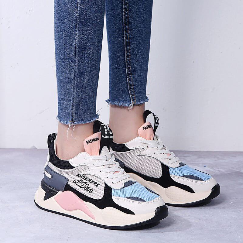 Ladies jogging shoesName: Ladies jogging shoes
Materials: Ladies jogging shoes
Experience comfort and style with our Ladies jogging shoes! The breathable cloth lining and polyurethane sSneakersPlush Fashion ShopPlush Fashion ShopLadies jogging shoes