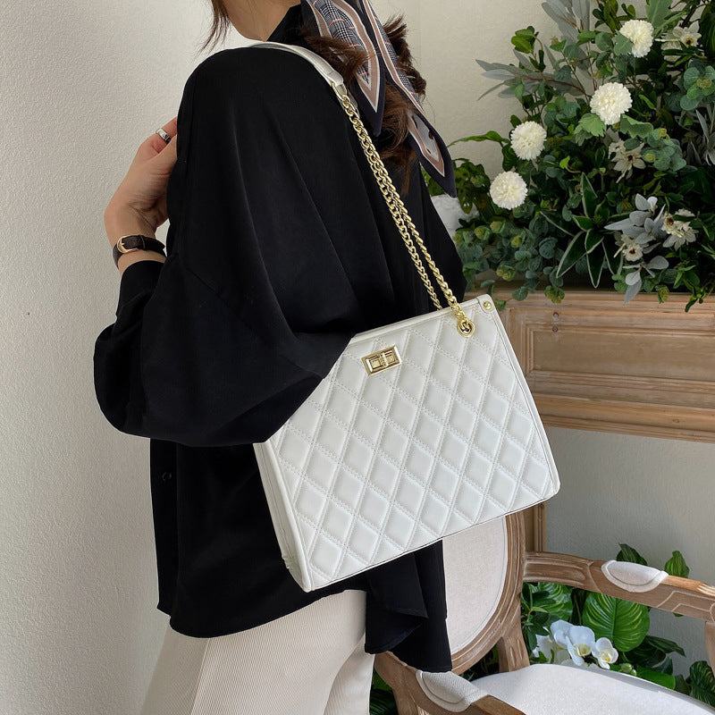 Women's Tote Handbags New Style, Stylish, Large-capacityUpgrade your street style with our Tote Handbags! Made with high-quality PU material, these bags feature trendy embossing and a spacious box design. The soft surfaceHandbagsPlush Fashions ShopPlush Fashion ShopTote Handbags