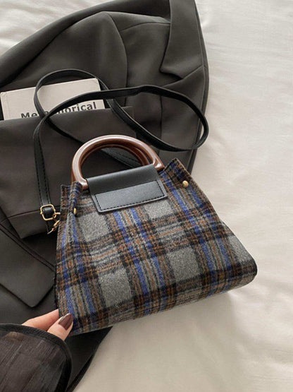 Contrast Plaid Trapezoid Shape Crossbody BagThis statement-making Contrast Plaid Crossbody Bag combines style and functionality. Made of durable PU leather and polyester, it's perfect for everyday use. Its medHandbagPlush Fashion ShopPlush Fashion ShopContrast Plaid Trapezoid Shape Crossbody Bag