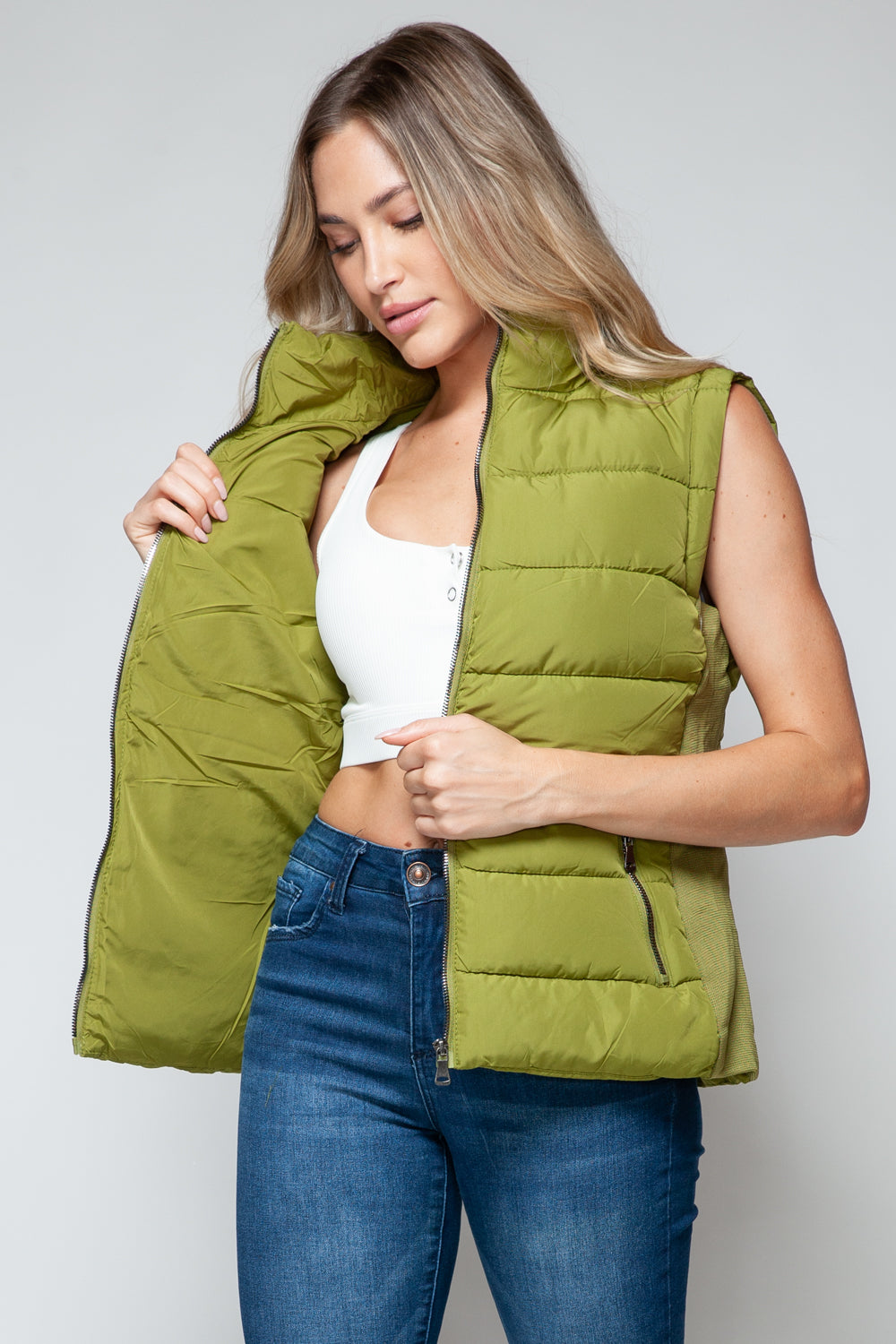 Snobbish Zip Up Turtleneck Vest with PocketsComplete your wardrobe with our Snobbish Zip Up Turtleneck Vest! With a stylish zip-up front and cozy turtleneck, this vest offers both fashion and warmth. The additCoatsPlush Fashion ShopPlush Fashion ShopSnobbish Zip